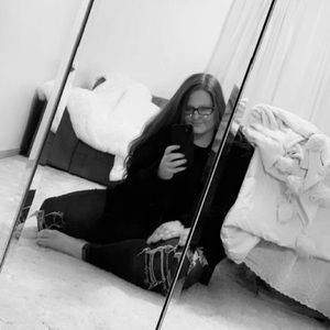 Meet your Posher, Holly